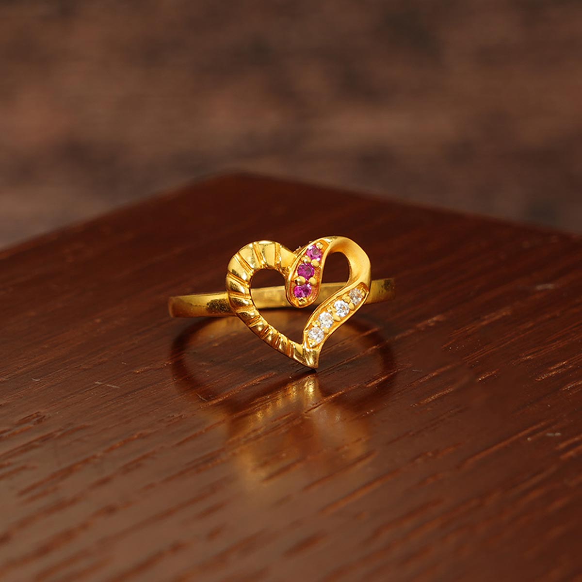 Love Heart Gold Ring – Sri Vasavi Thanga Maaligai