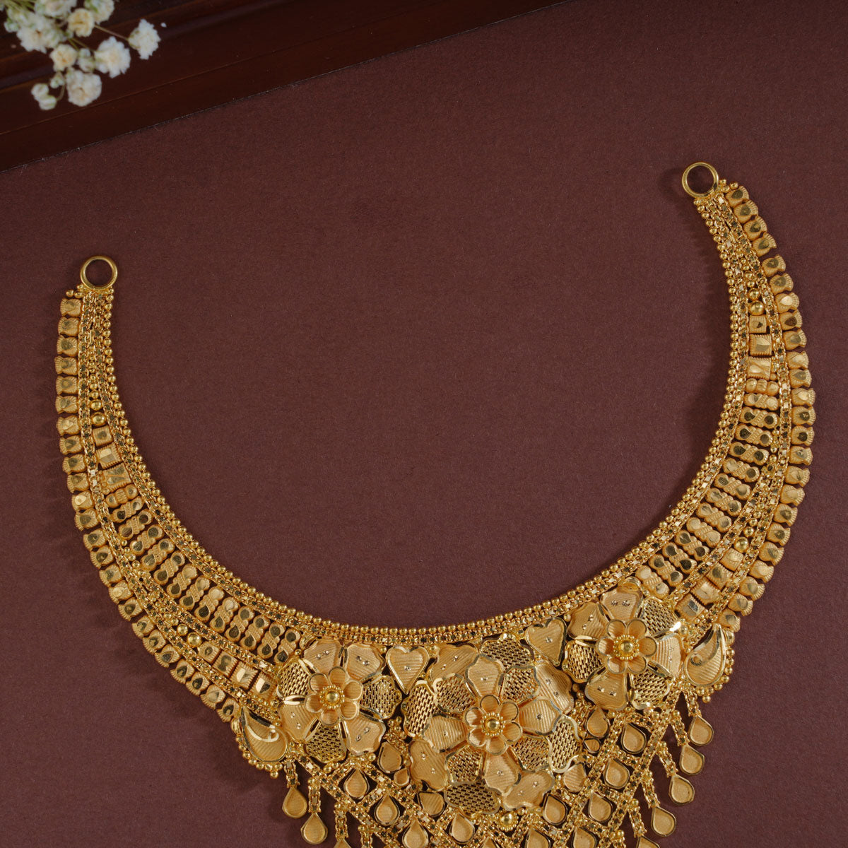 Anivika Gold Necklace