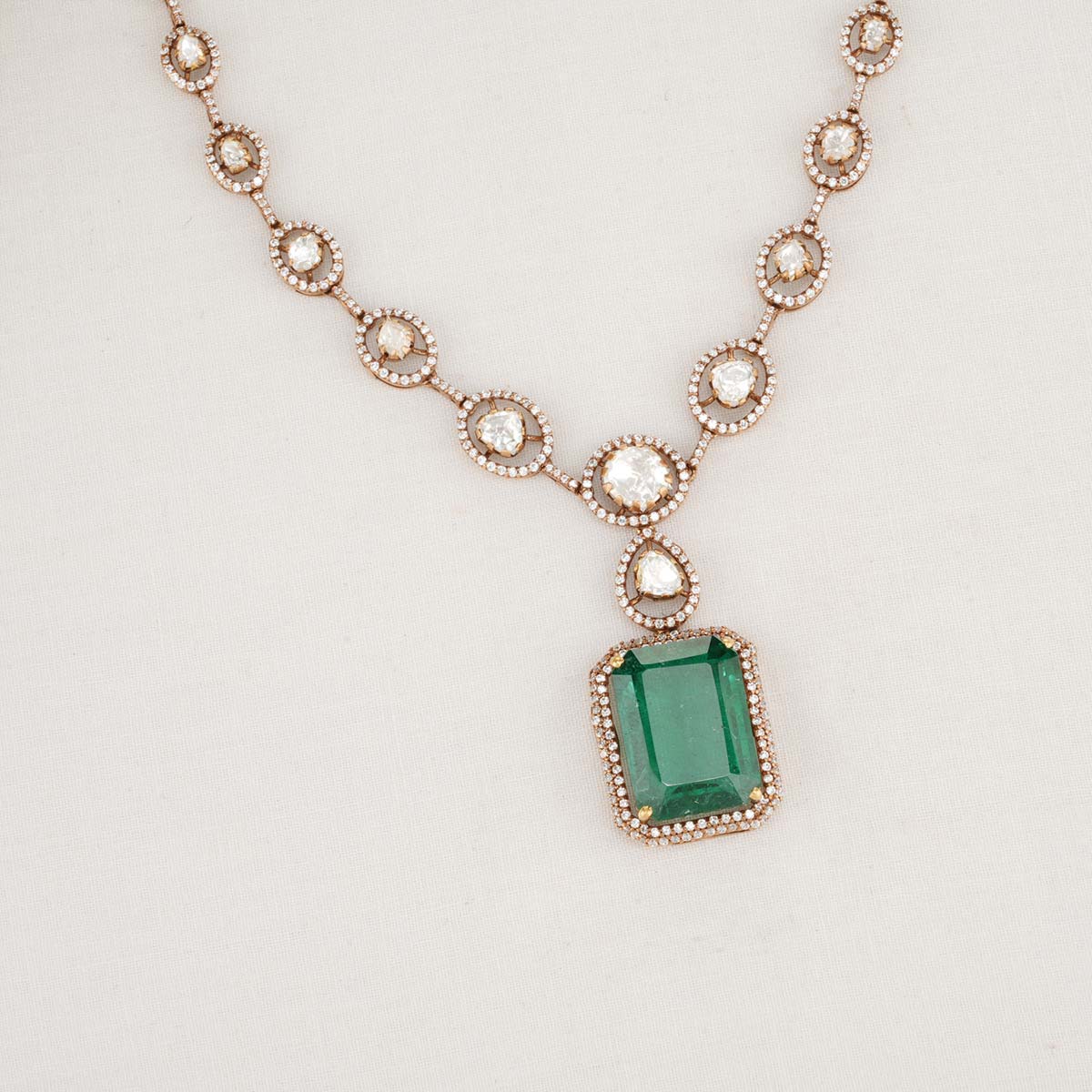 Akshaya Victorian Short Necklace