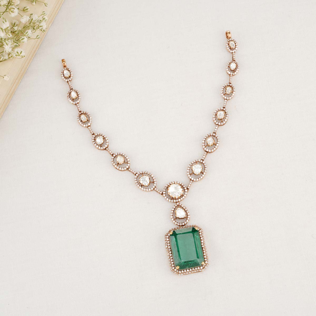 Akshaya Victorian Short Necklace
