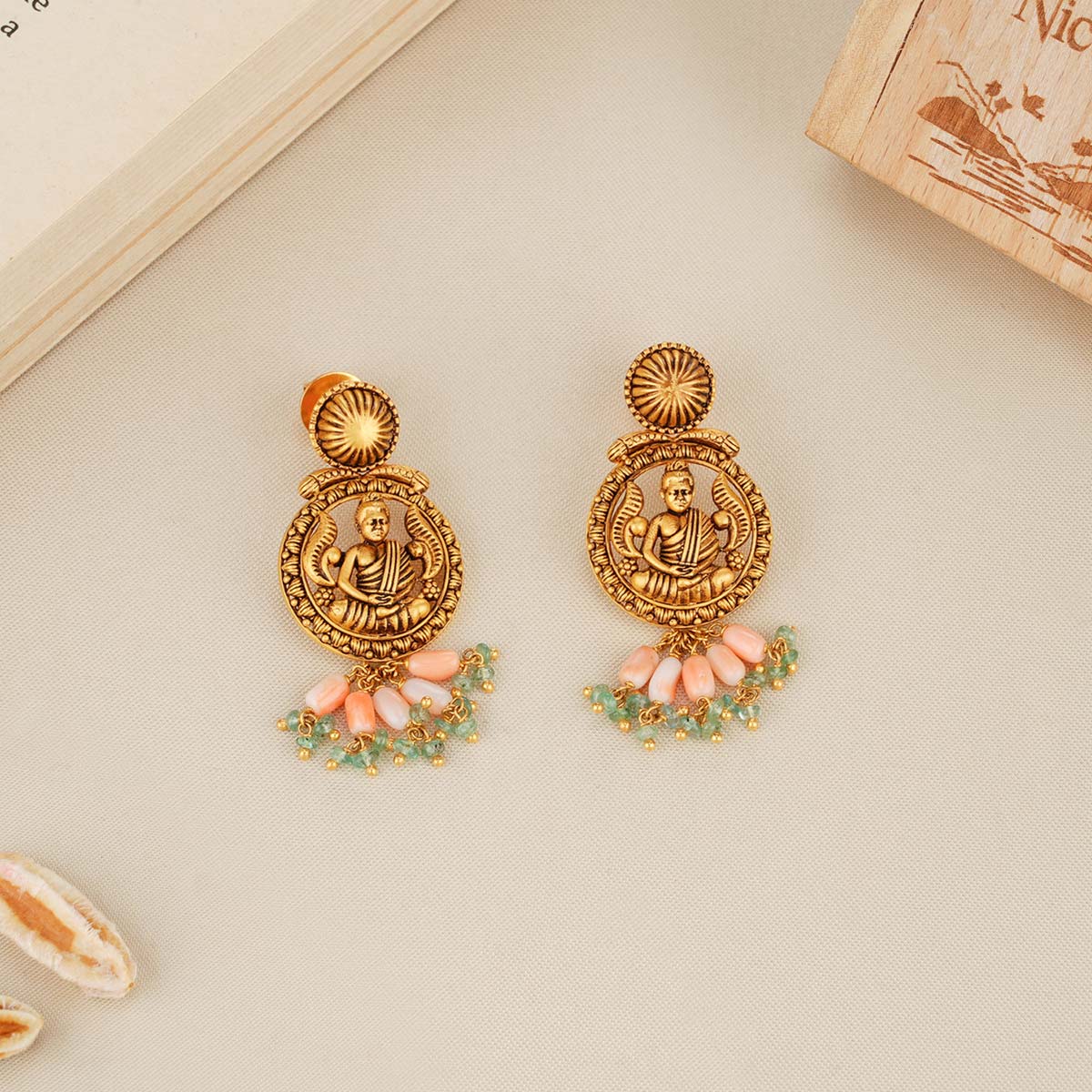 Beautiful Short Necklace Set