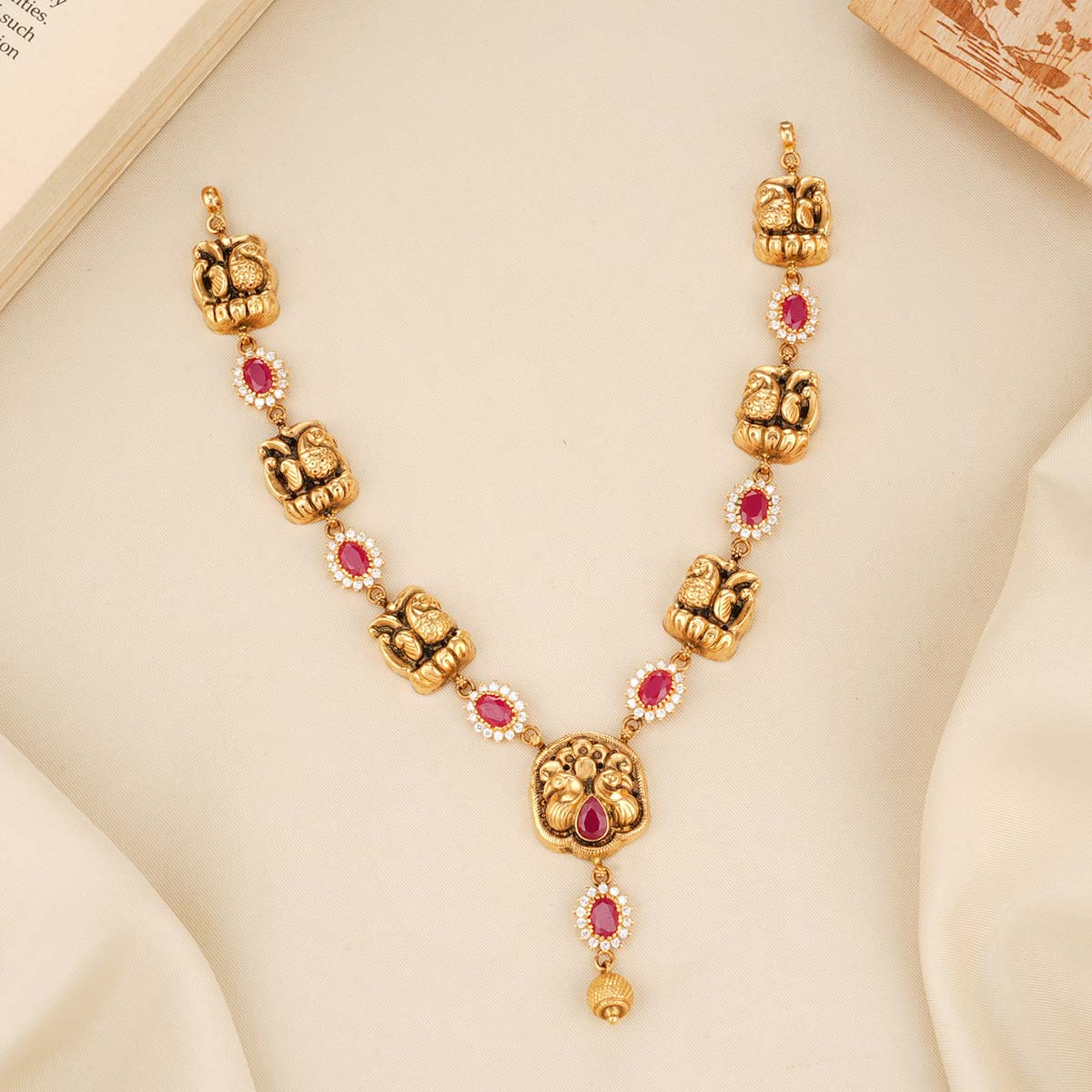 Gorgeous Short Necklace