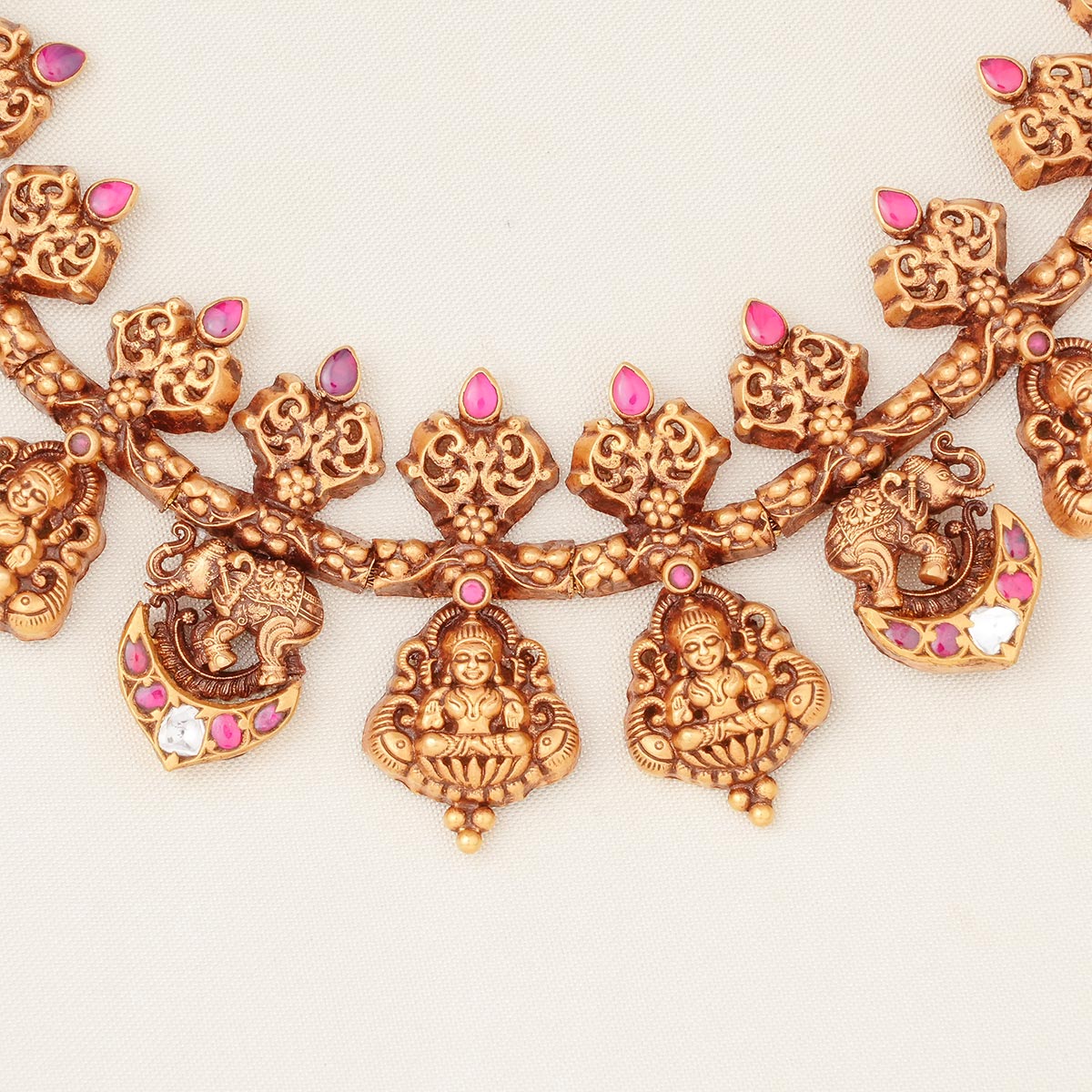 Glaring Nagas Short Necklace