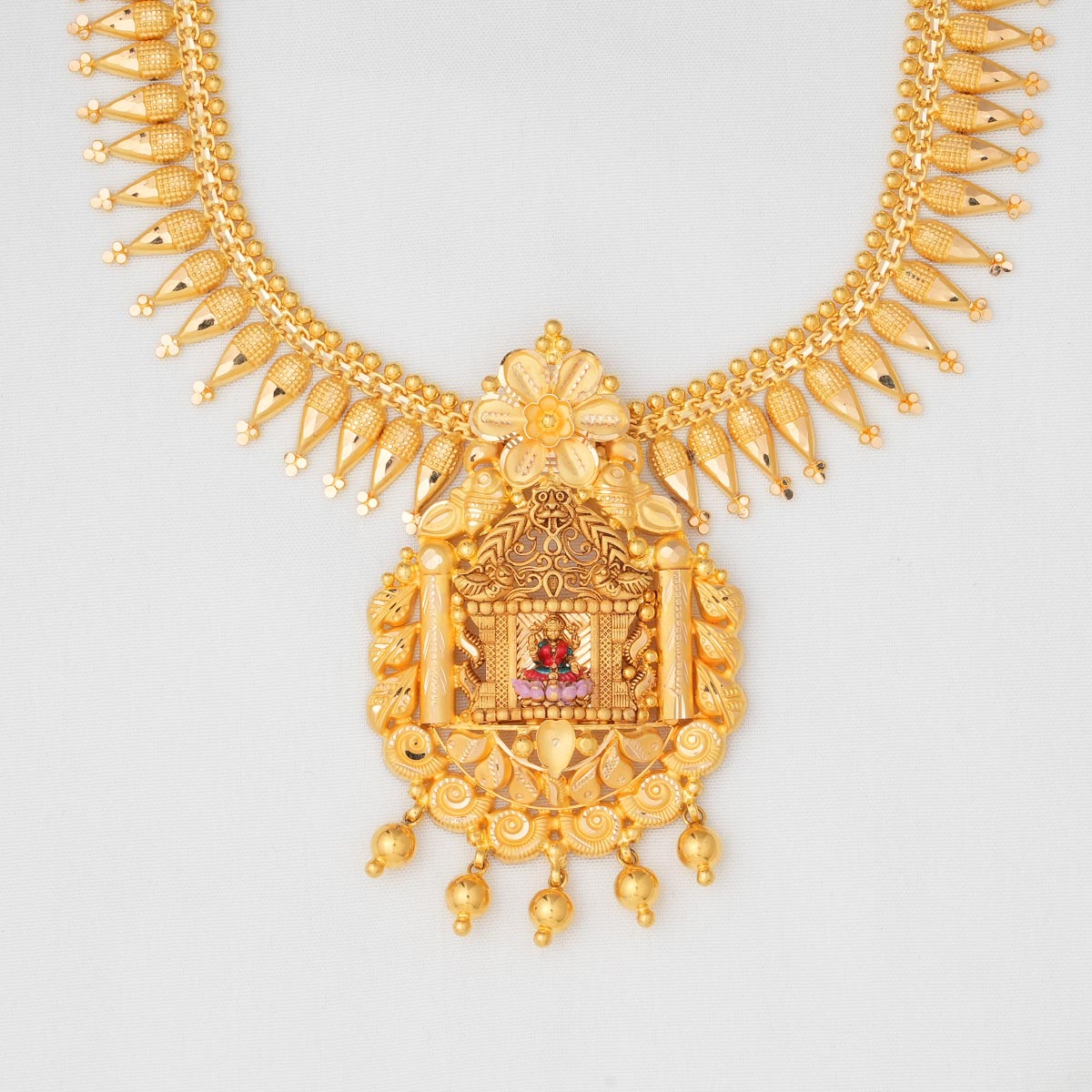 Prithikha Short Necklace