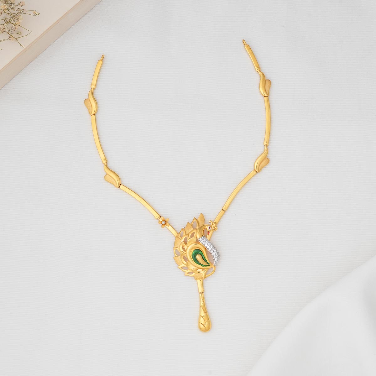 Gorgeous Short Necklace