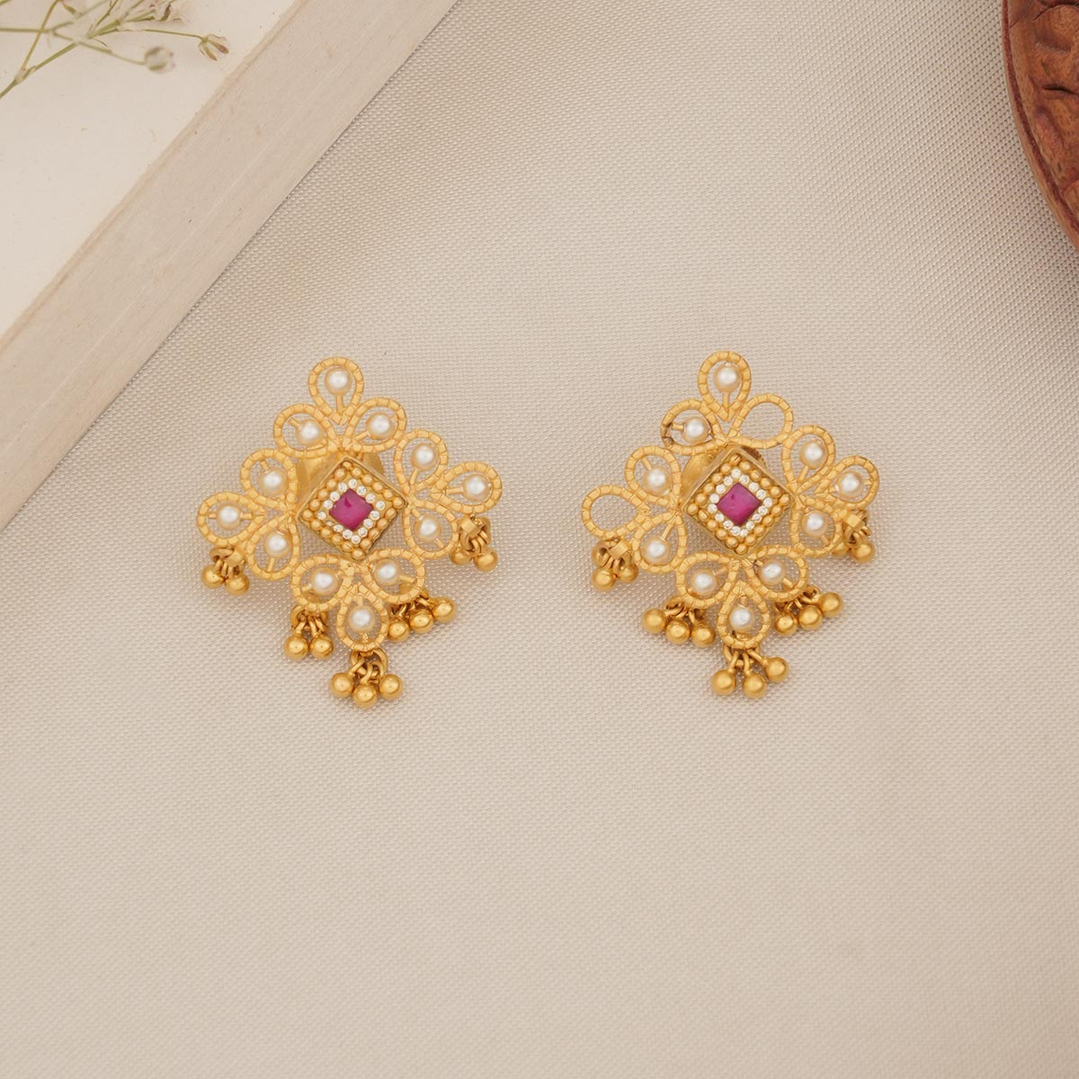 Dheekshi Short Necklace Set