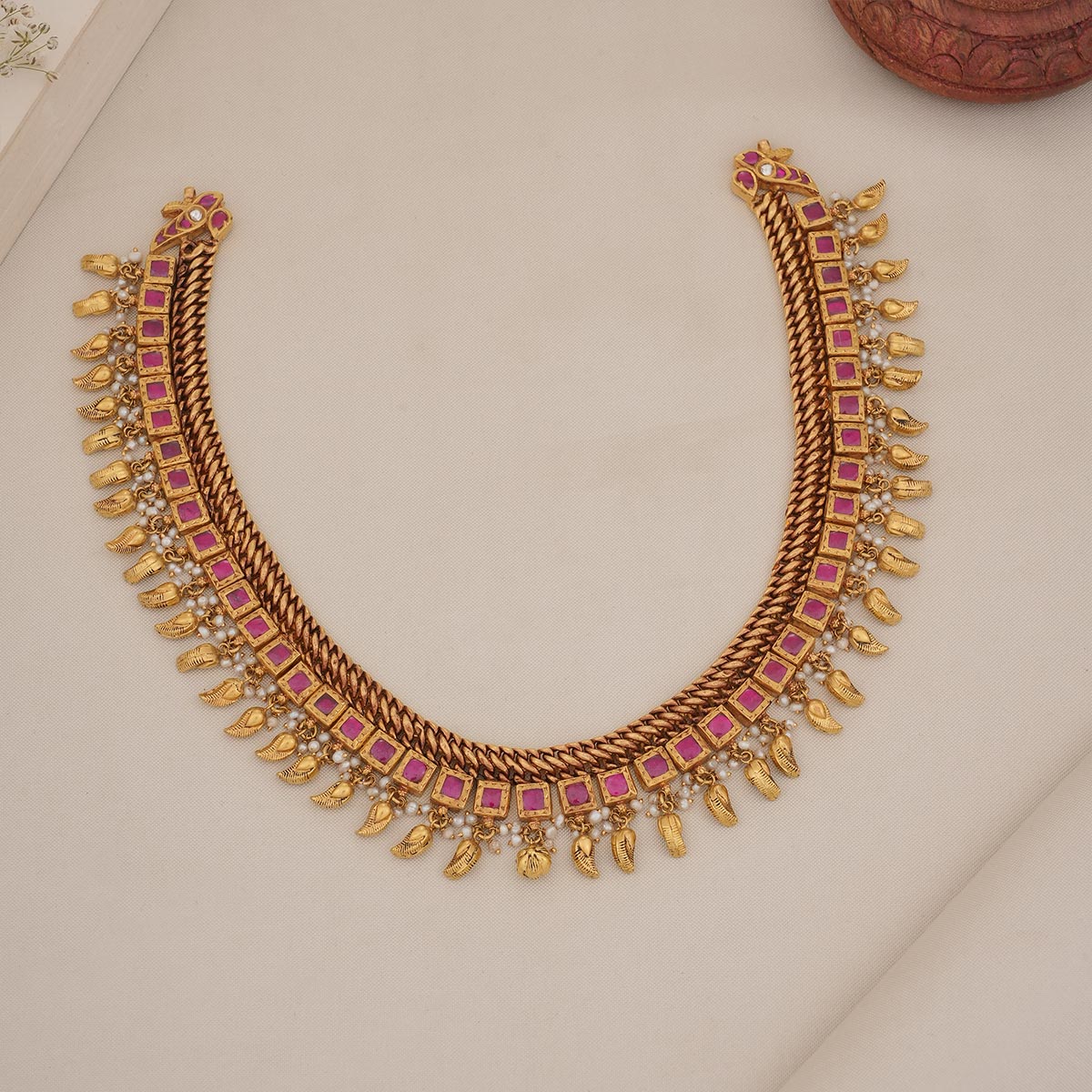 Attractive Nagas Short Necklace