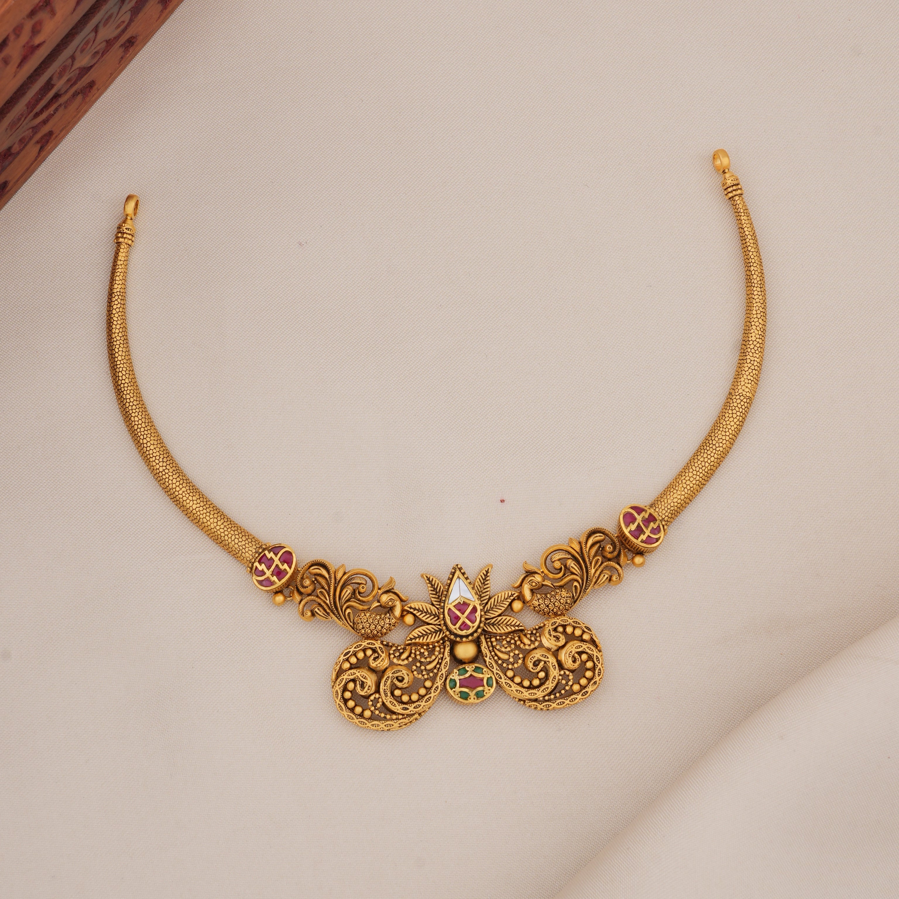 Grandeur Short Necklace Set