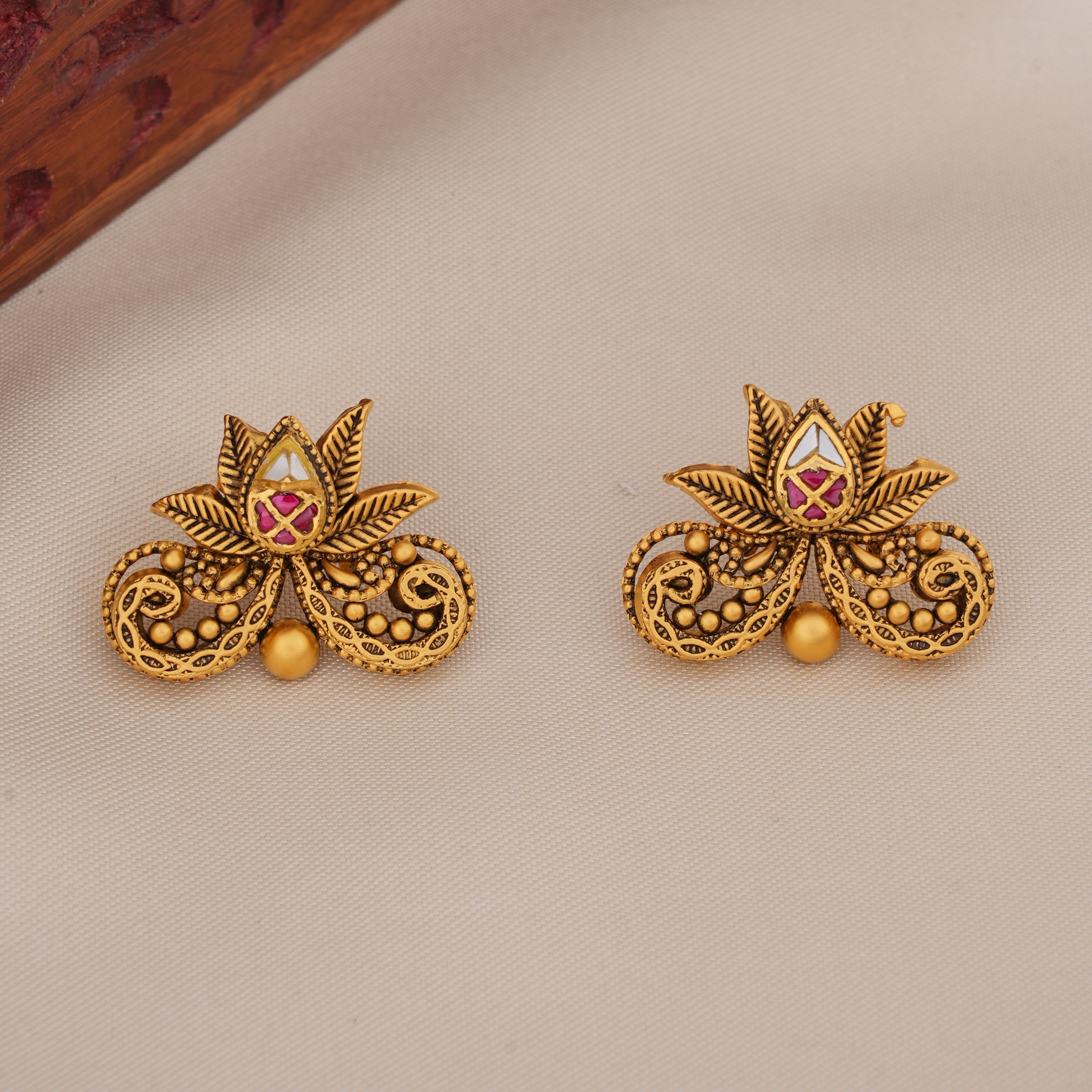 Grandeur Short Necklace Set