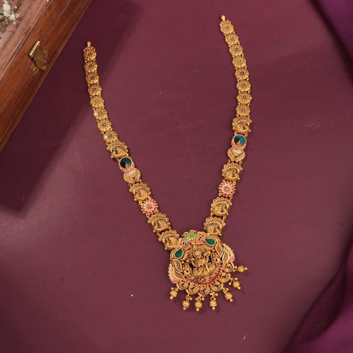Attractive Antique Long Necklace Cum Oddiyanam