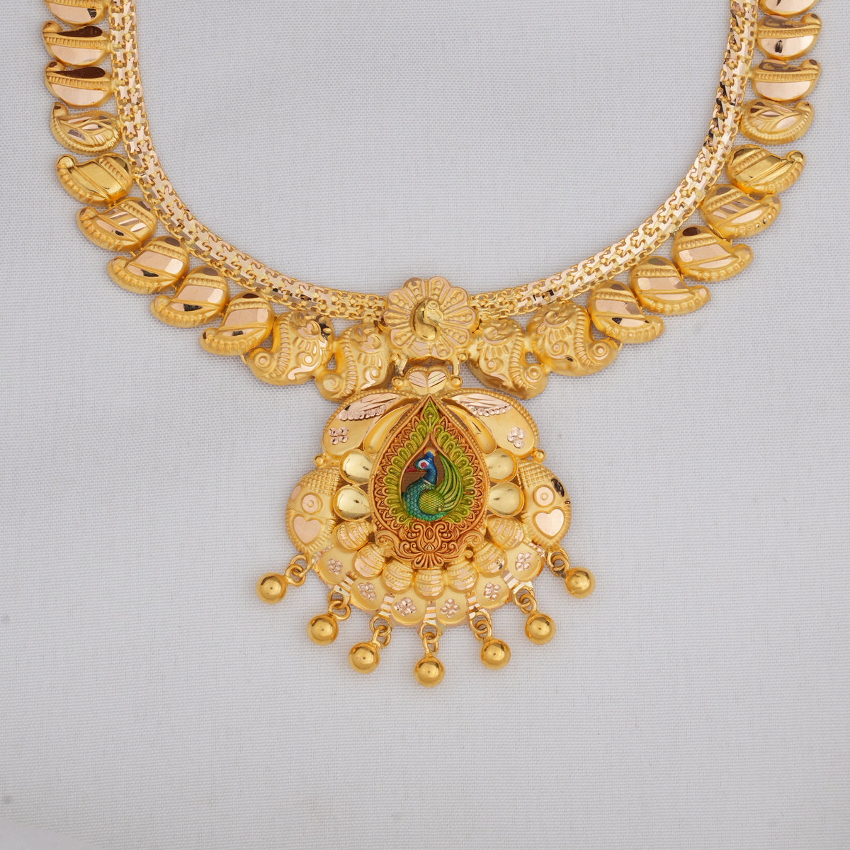 Enhancing Short Necklace