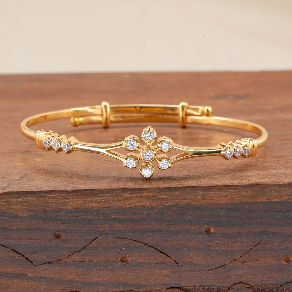 Chic Trendy Bracelet – Sri Vasavi Thanga Maaligai