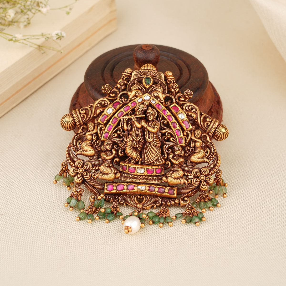 Amazing Radha Krishna Pendant – Sri Vasavi Thanga Maaligai