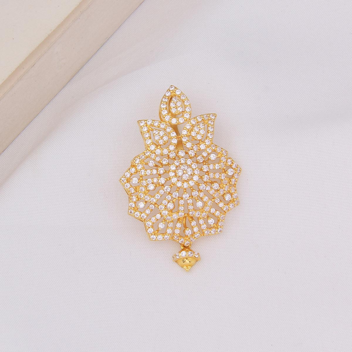 Royalistic Pendant Set