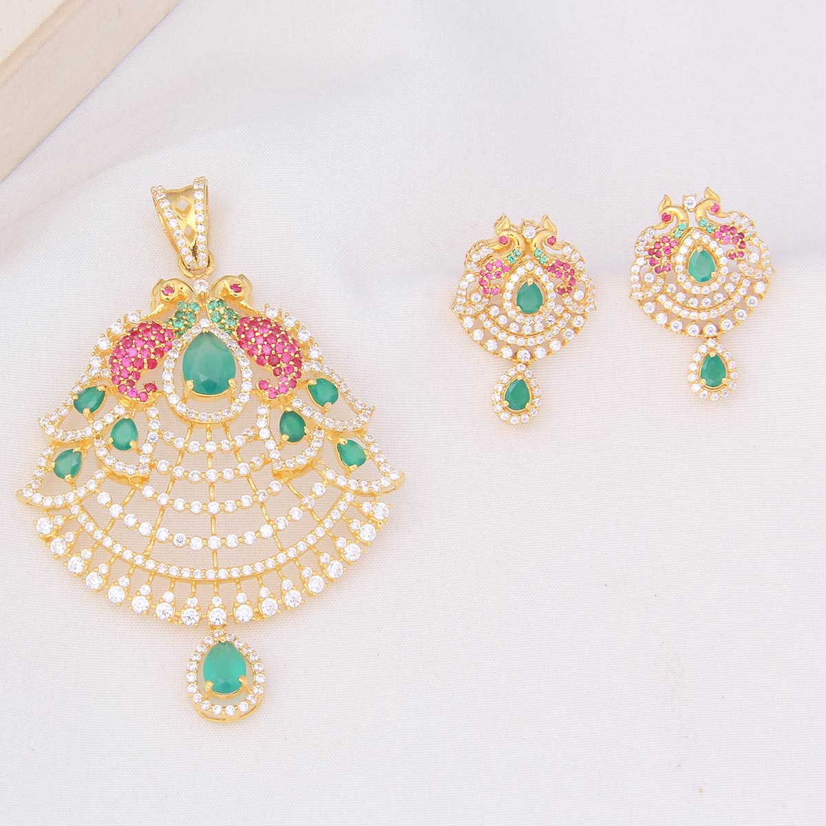 Rakshi Pendant Set
