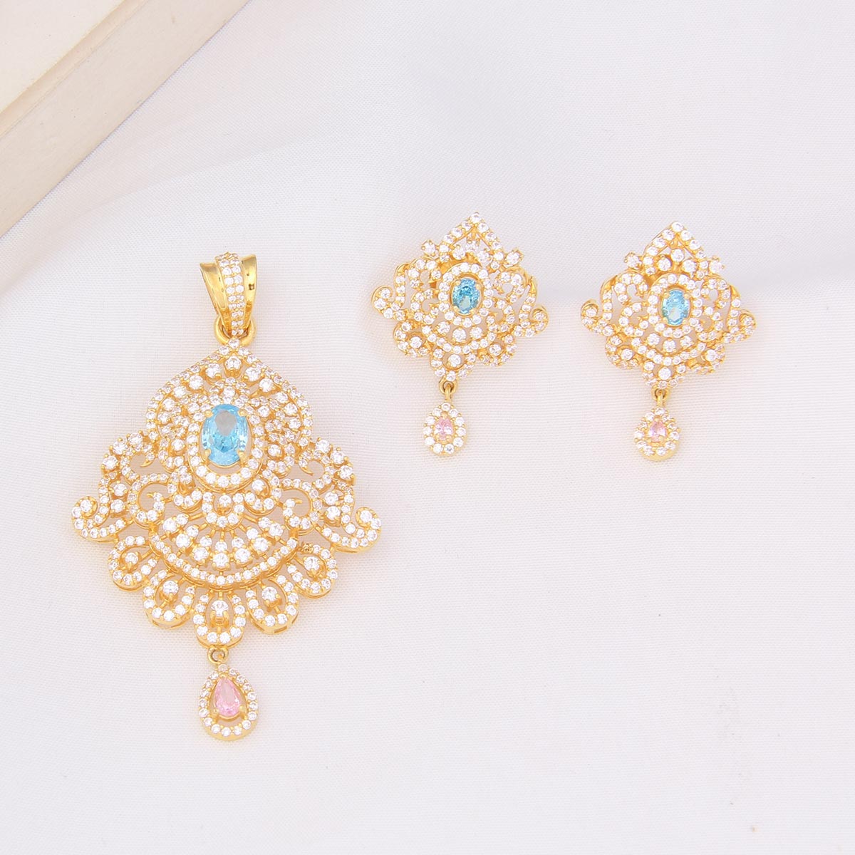 Ankitha Pendant Set