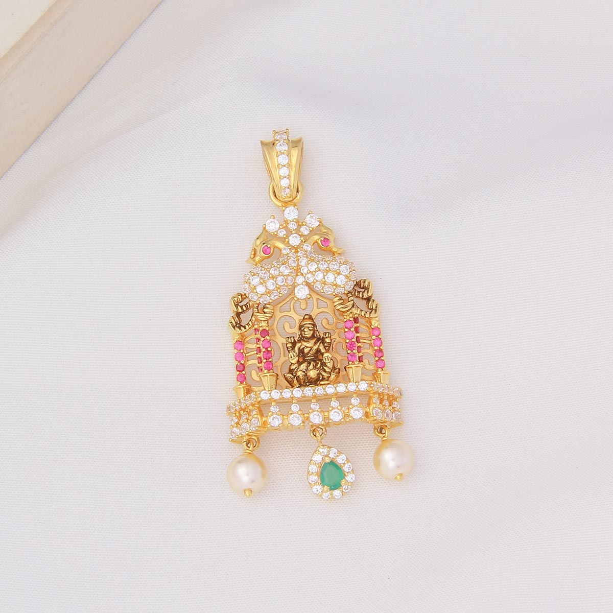 Pranikha Pendant Set