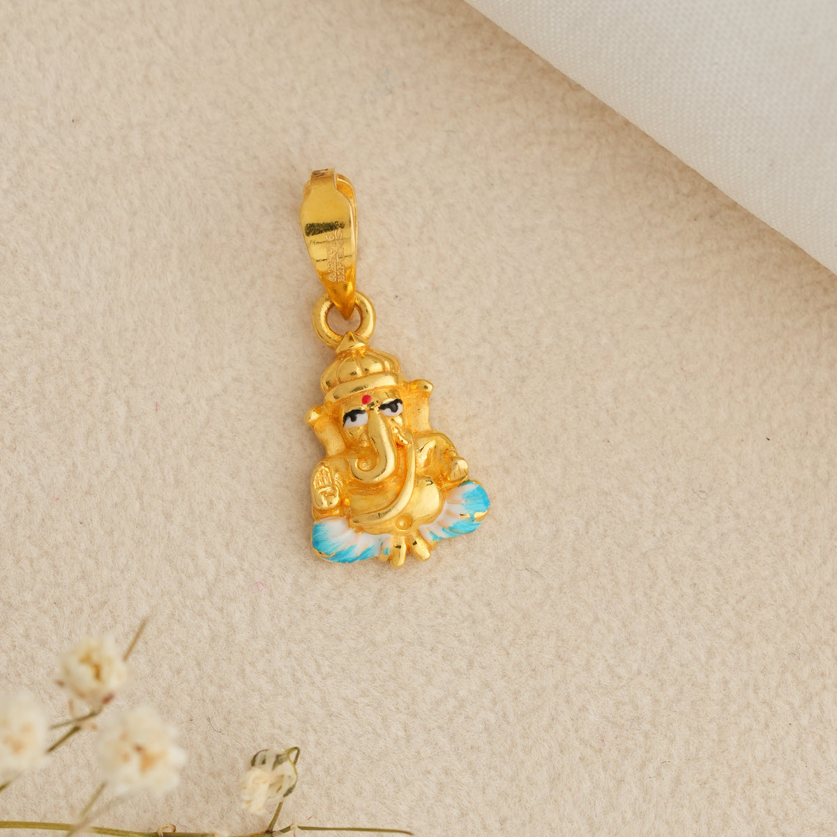 Cute Vinayagar Gold Pendant