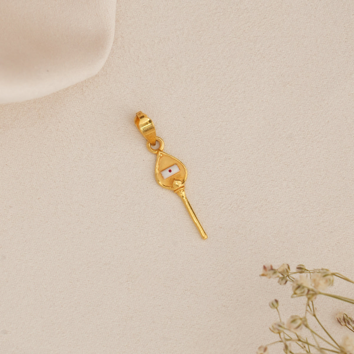 Attractive Vel Gold Pendant