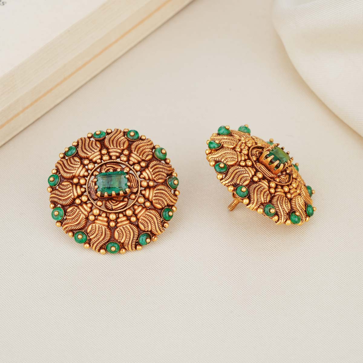 Grand Look Studs