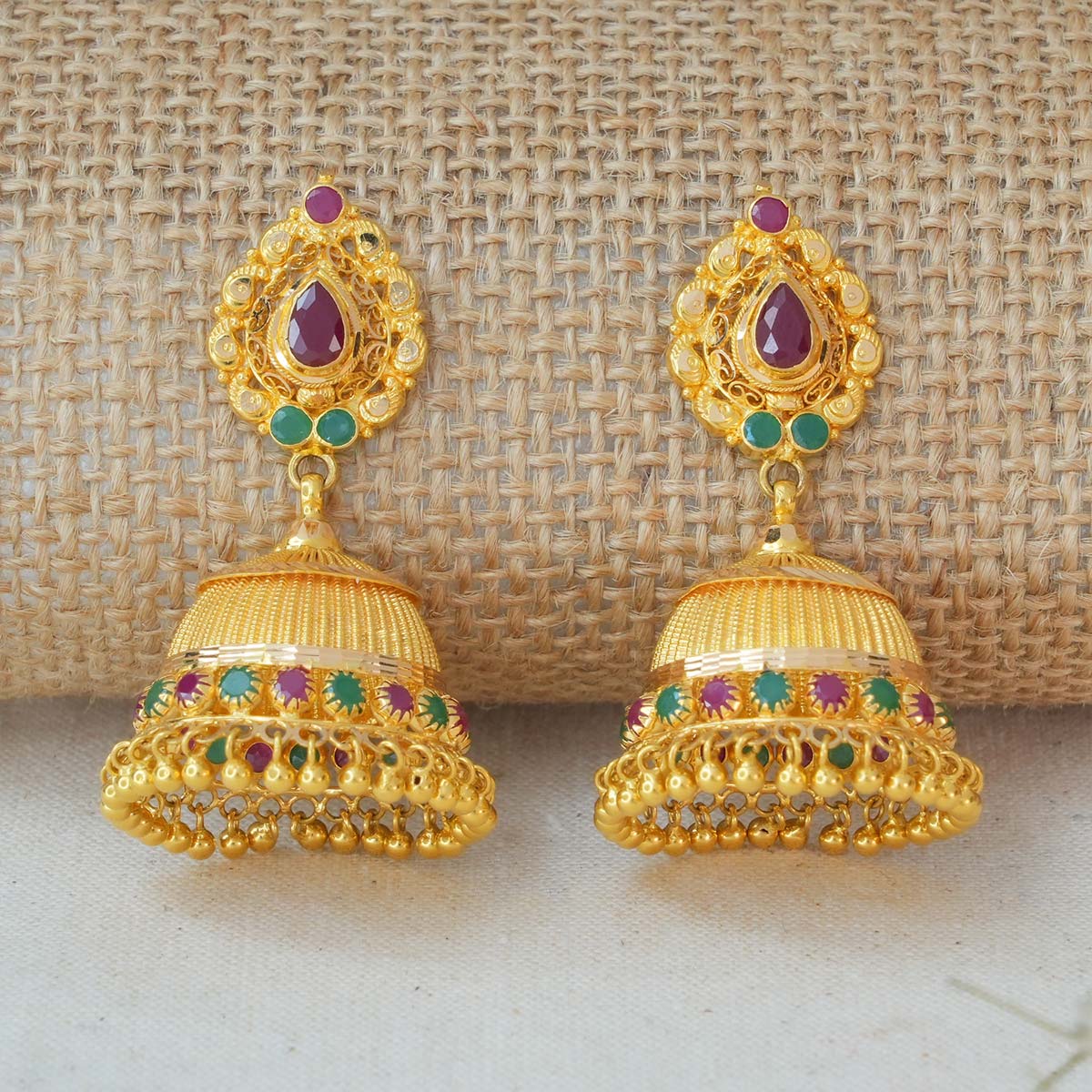 Shavina Jhumkas