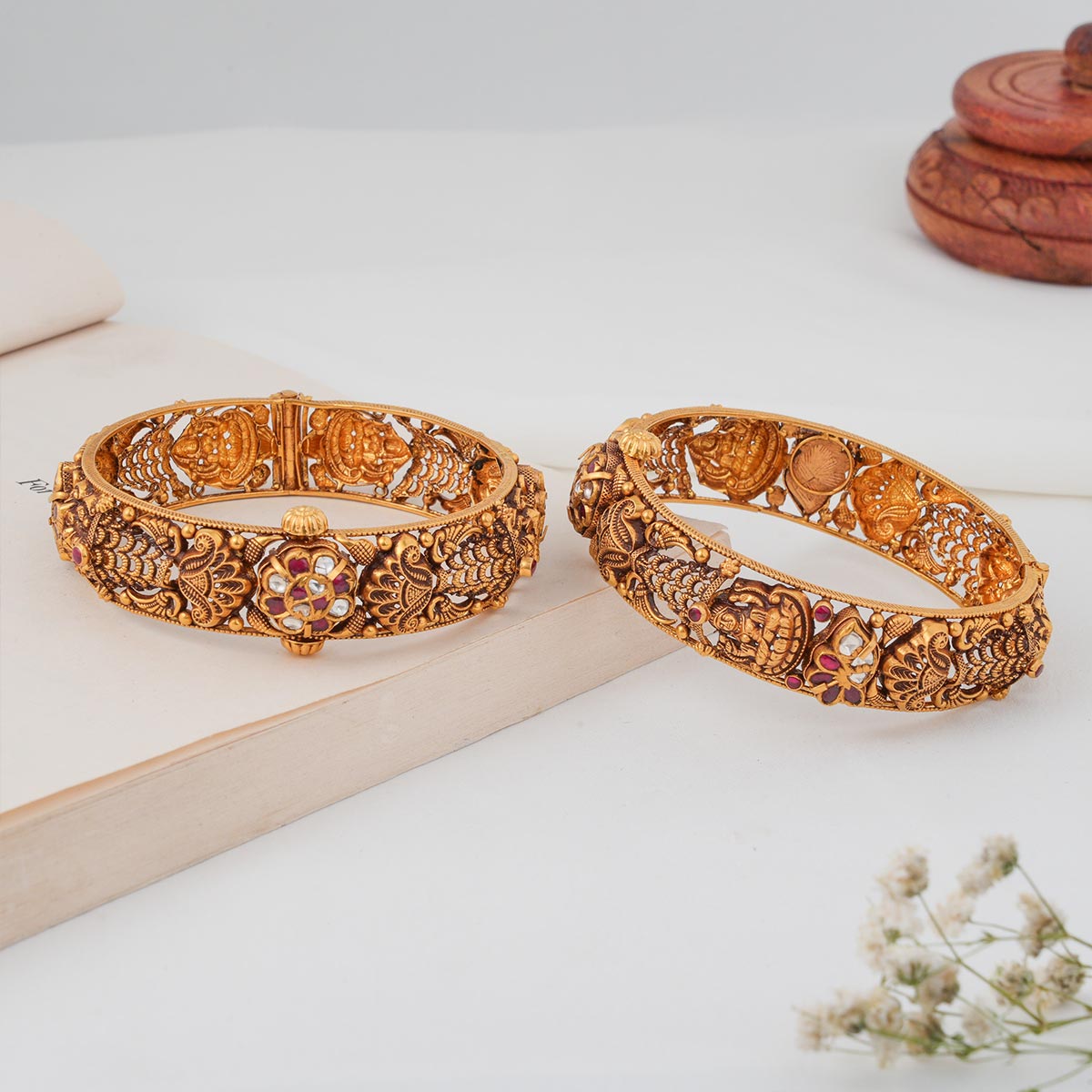 Aabira Nagas Bangles