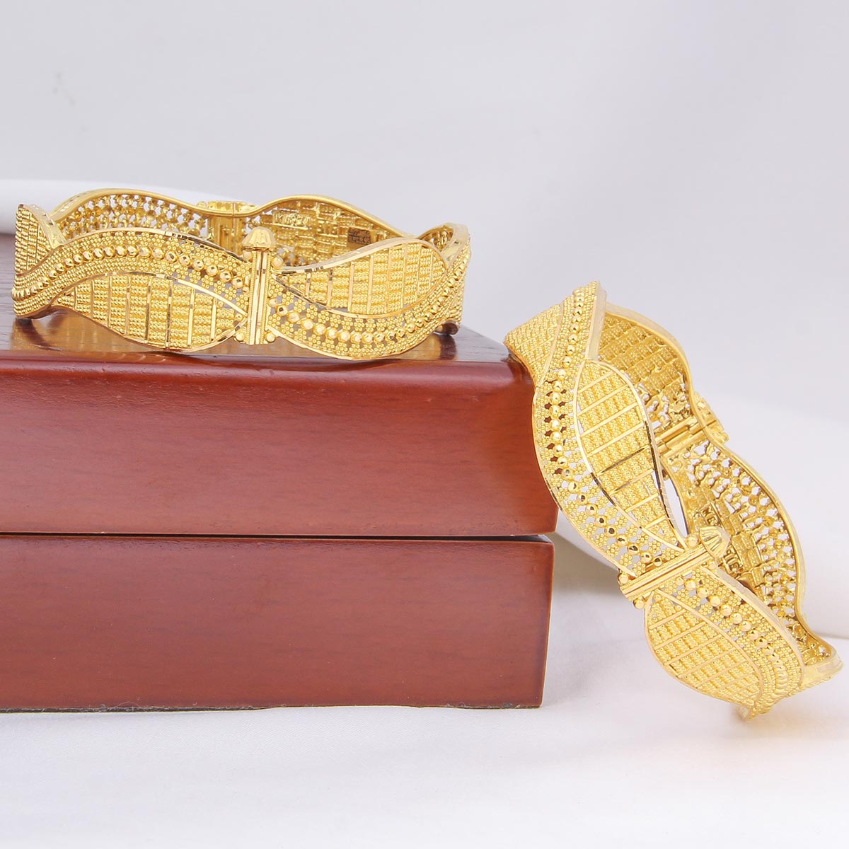 Lithika Gold Bangles