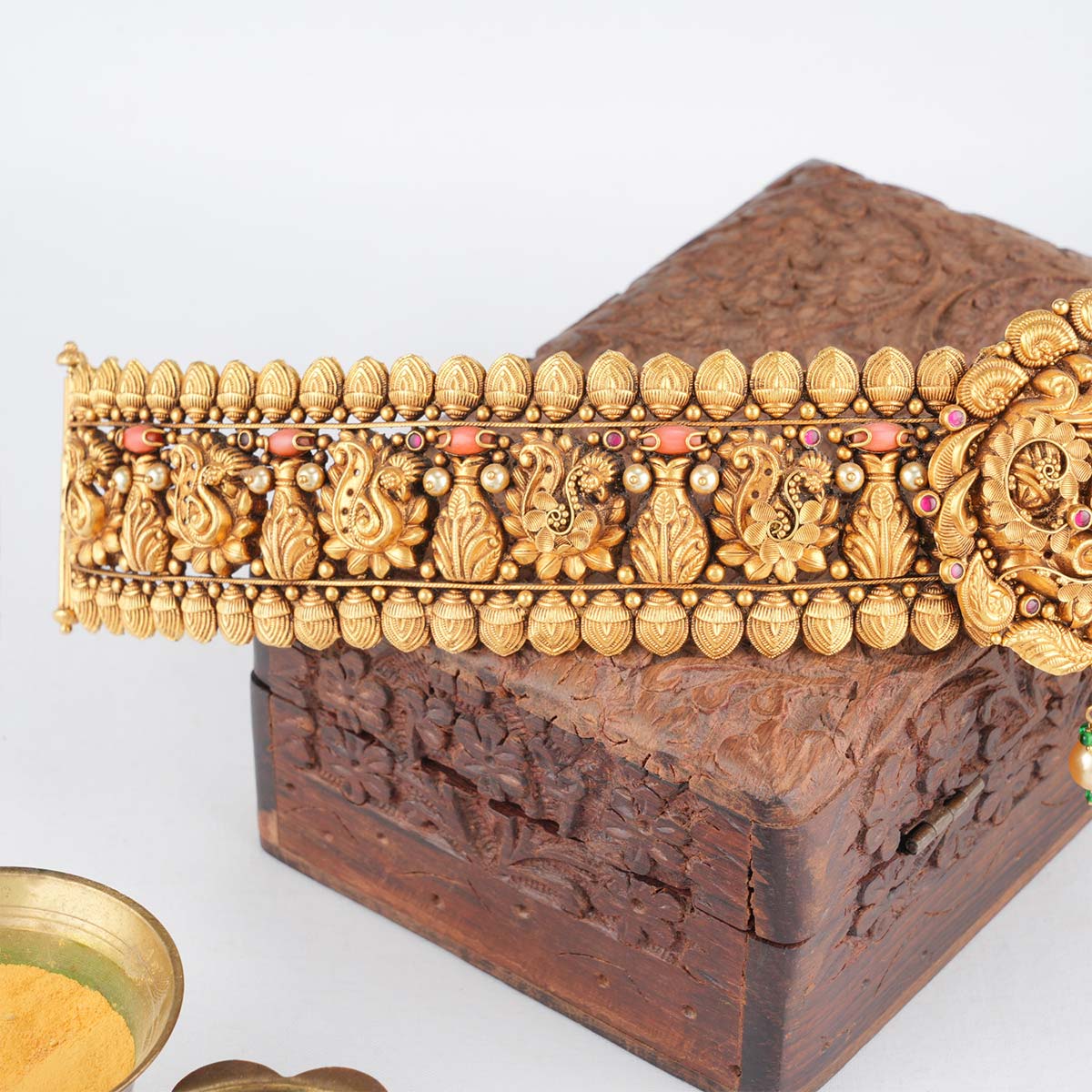 Divanshi Antique Oddiyanam