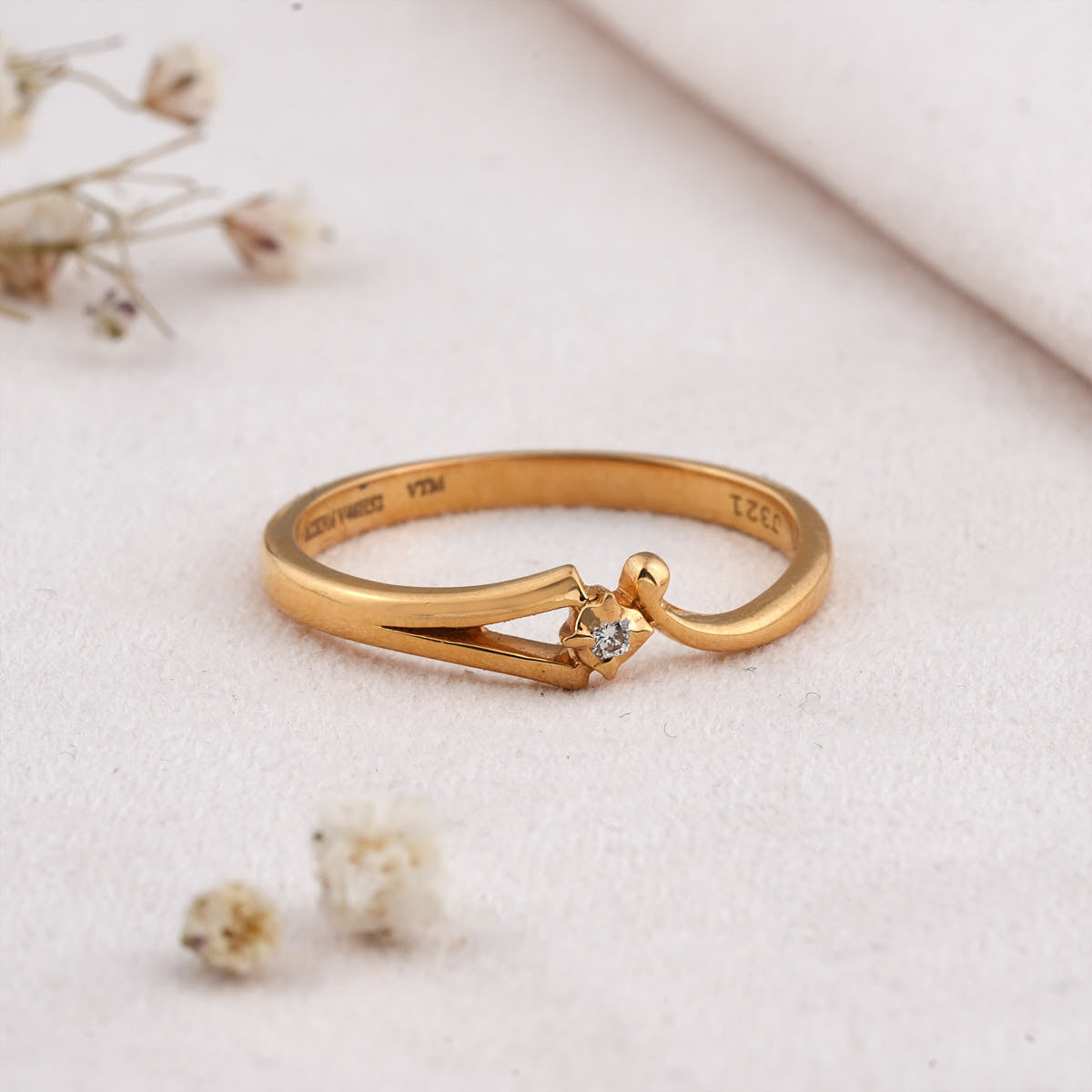 Gleaming Diamond Ring