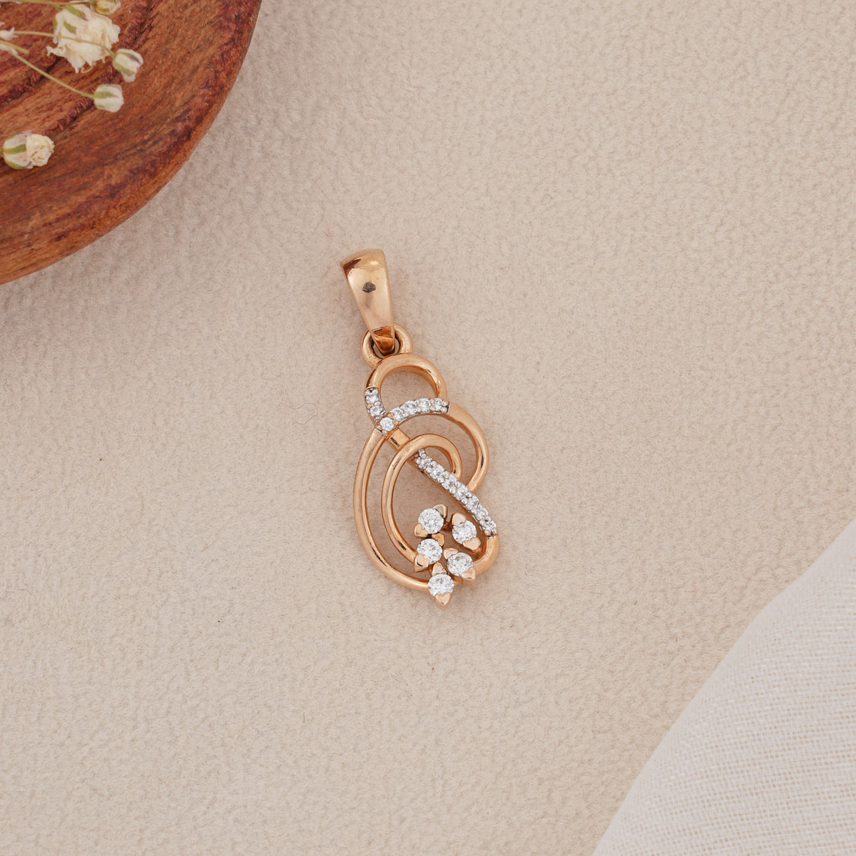 Chic & Fabulous Diamond Pendant