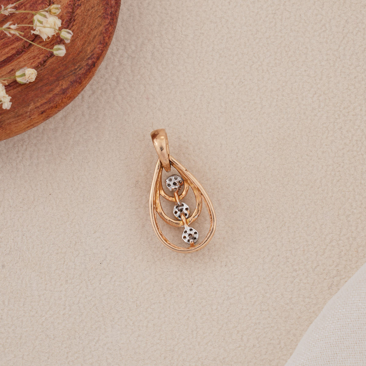 Ivy Glow Diamond Pendant