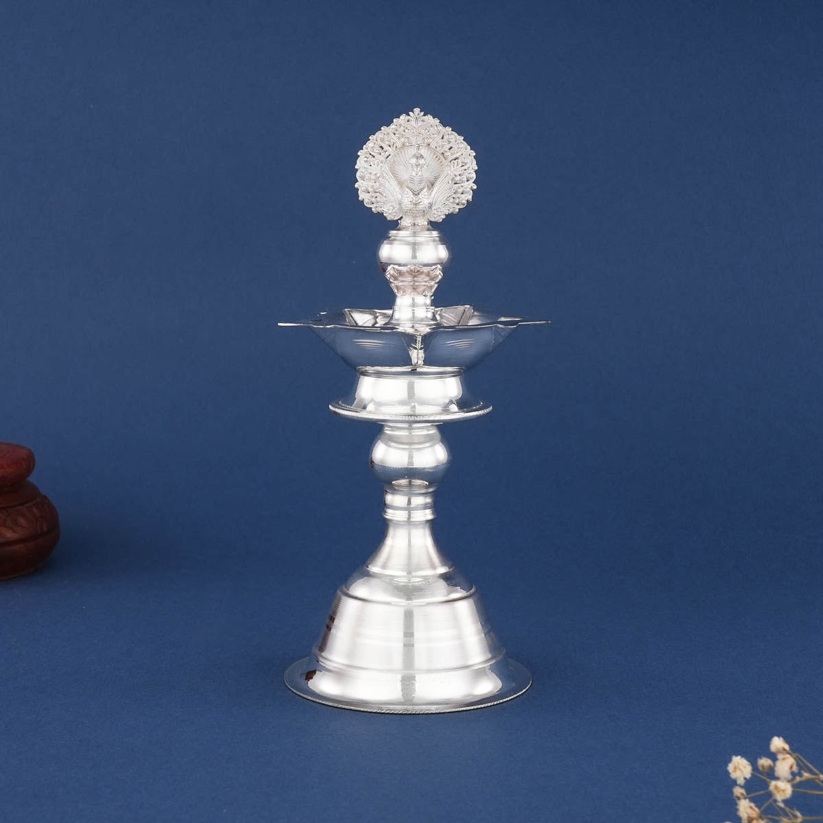 Enhancing Elegance Silver Lamp
