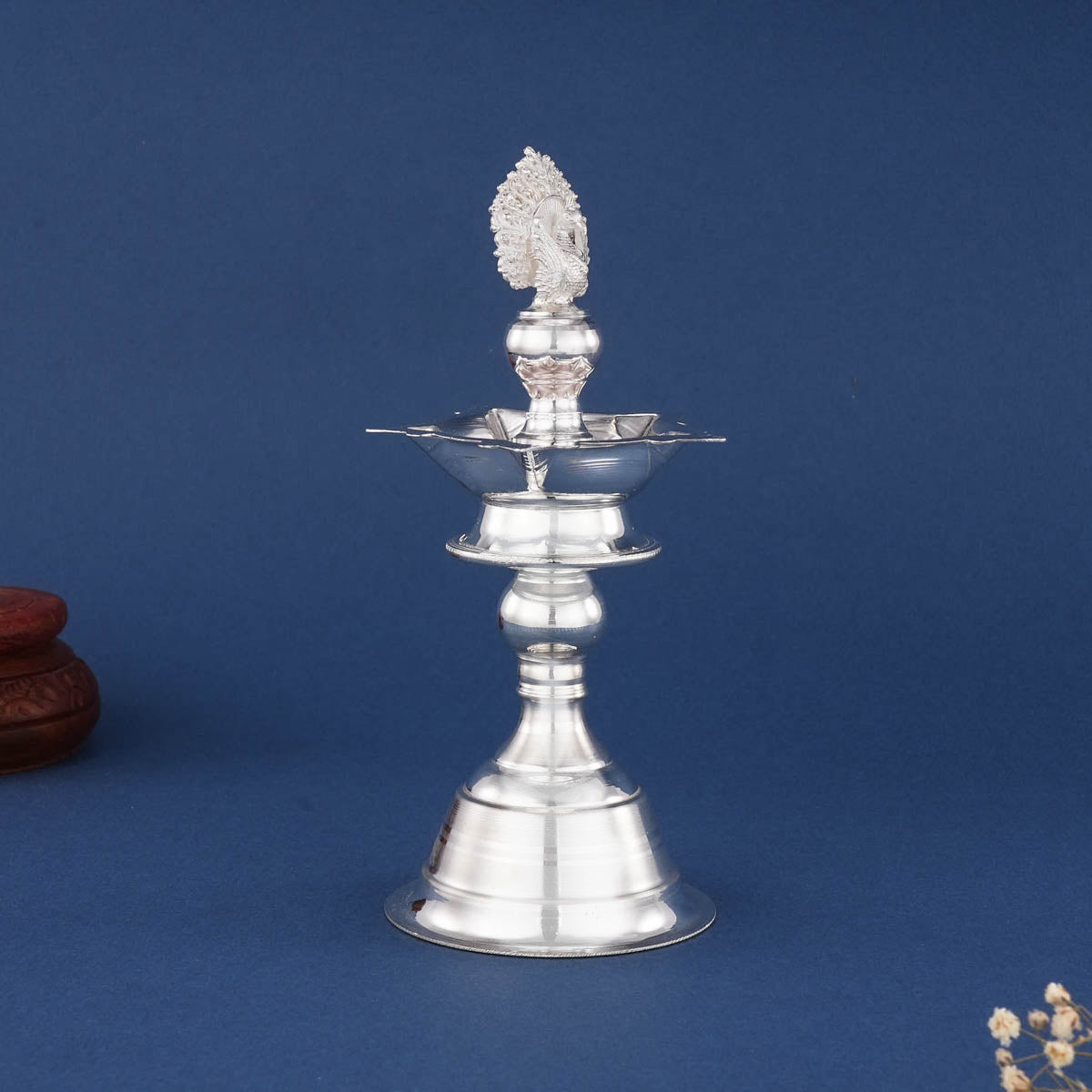 Enhancing Elegance Silver Lamp