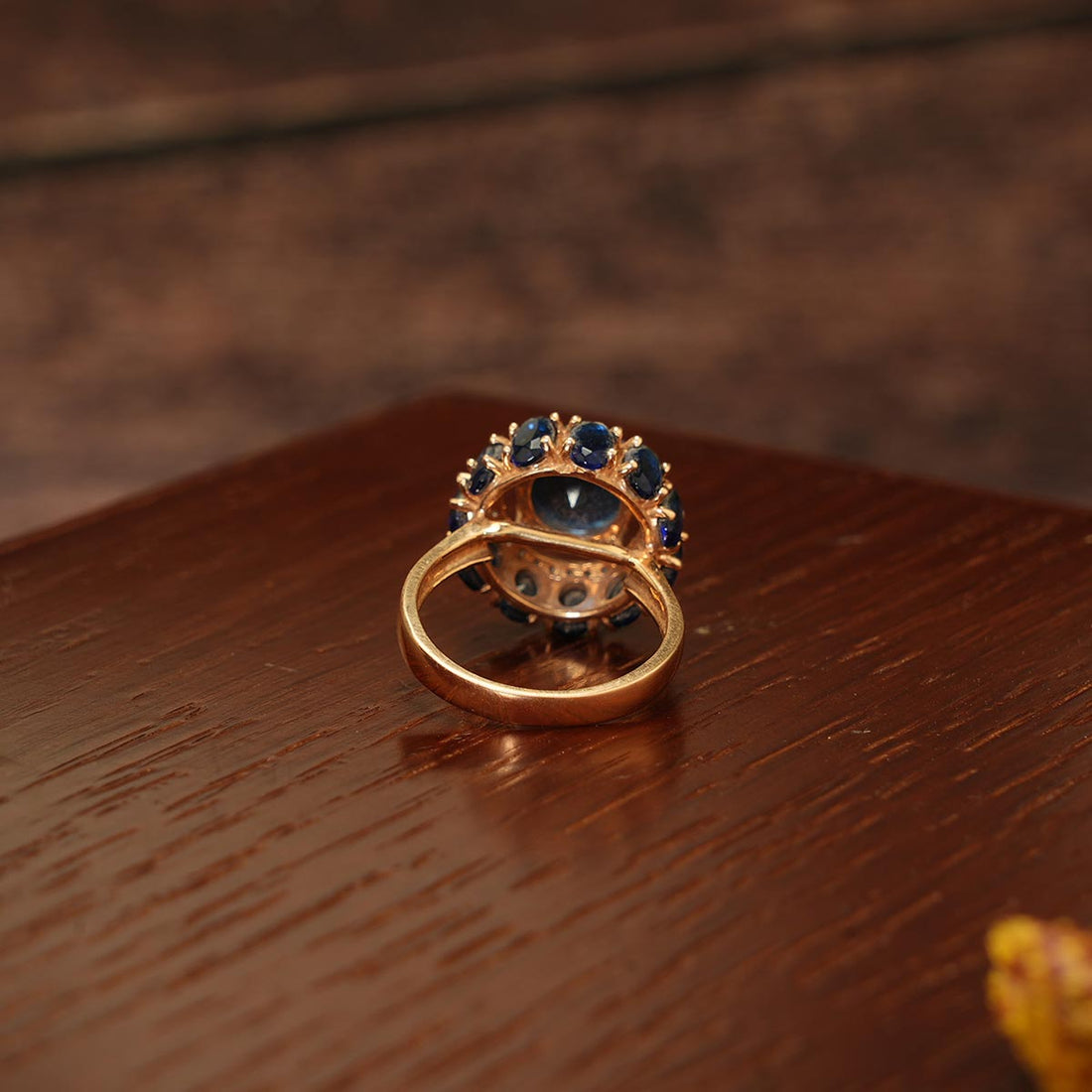 Attractive Gold Ring