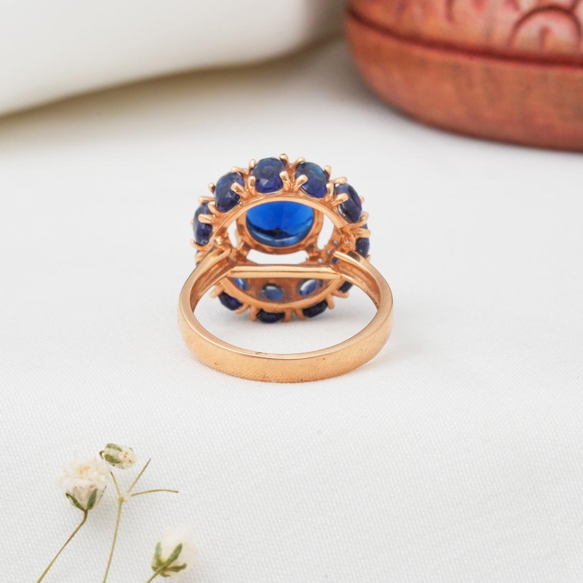 Attractive Gold Ring