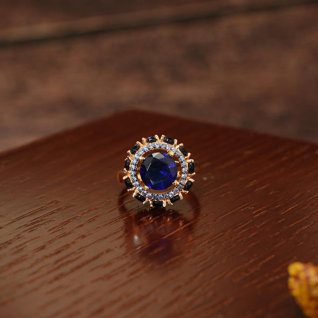 Attractive Gold Ring