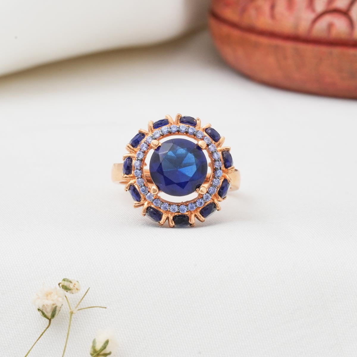 Attractive Gold Ring