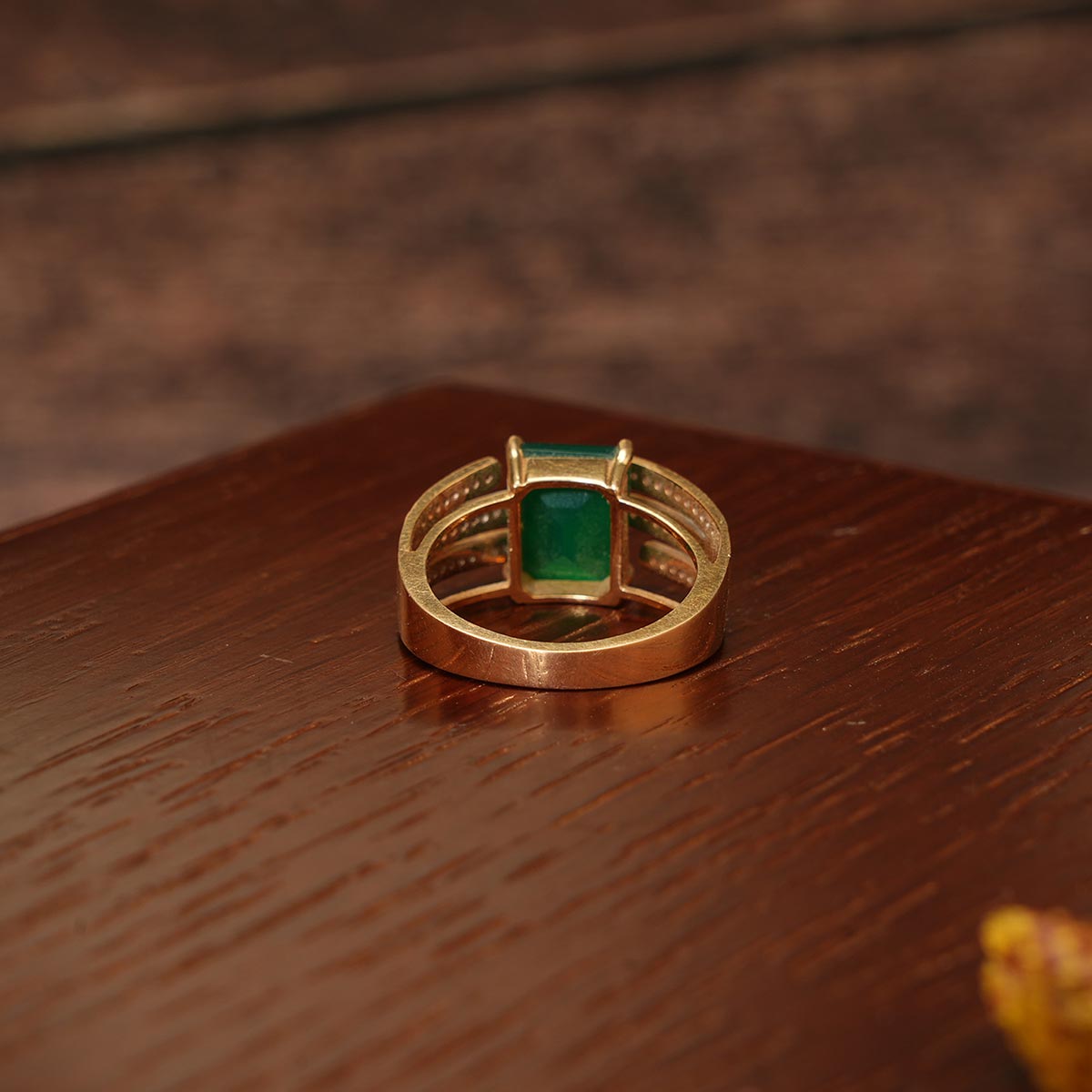 Amazing Greenish Gold Ring