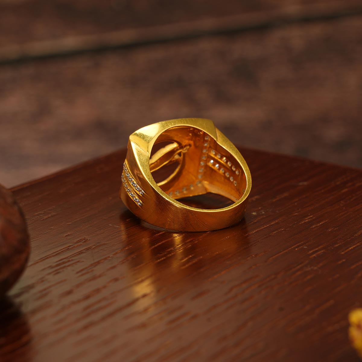Trendy Look Gold Ring