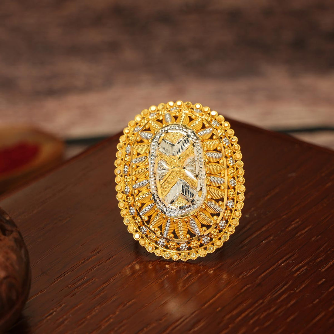 Grand Look Gold Ring