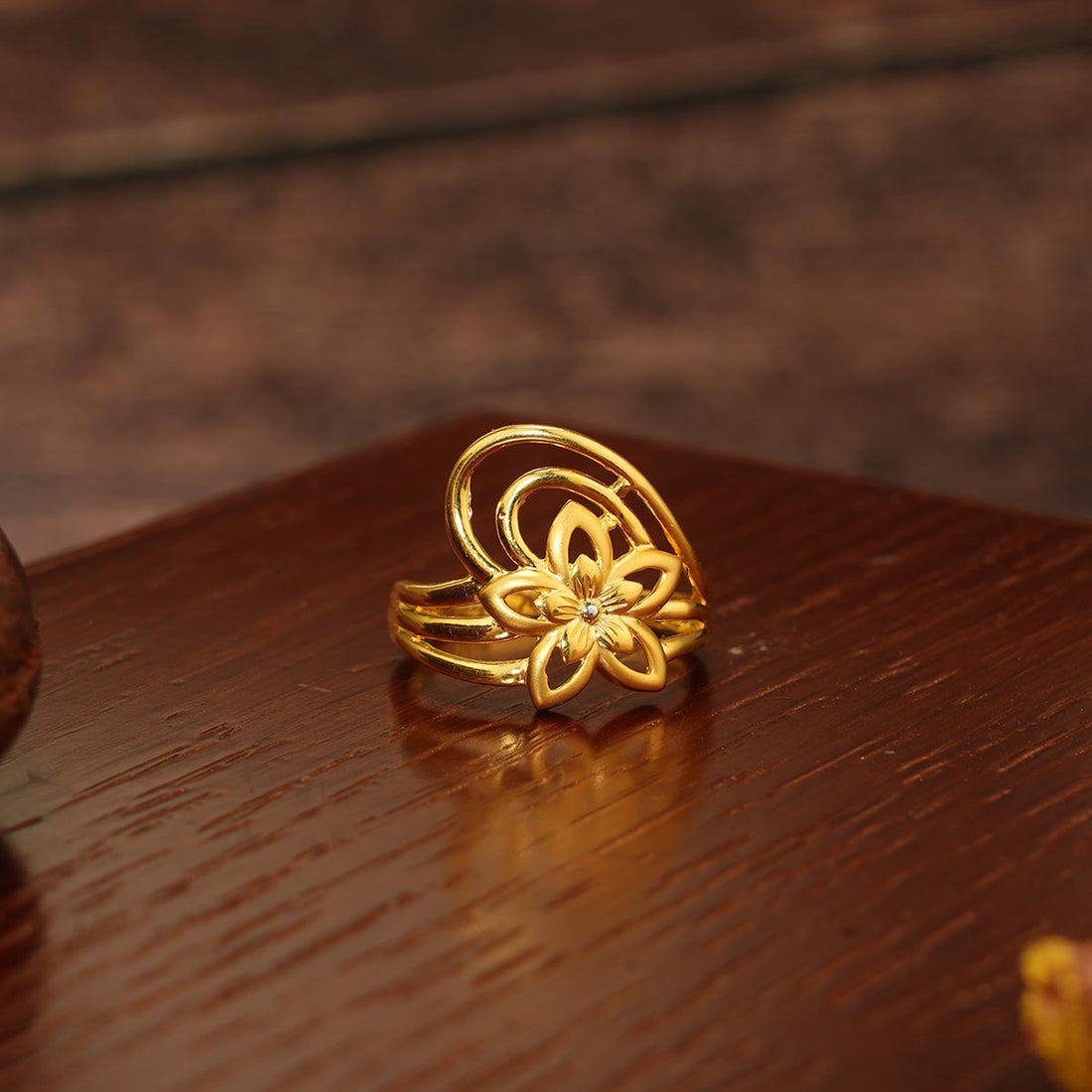 Grand Floral Gold Ring