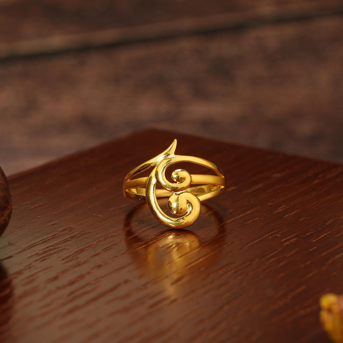 Glittering Gold Ring