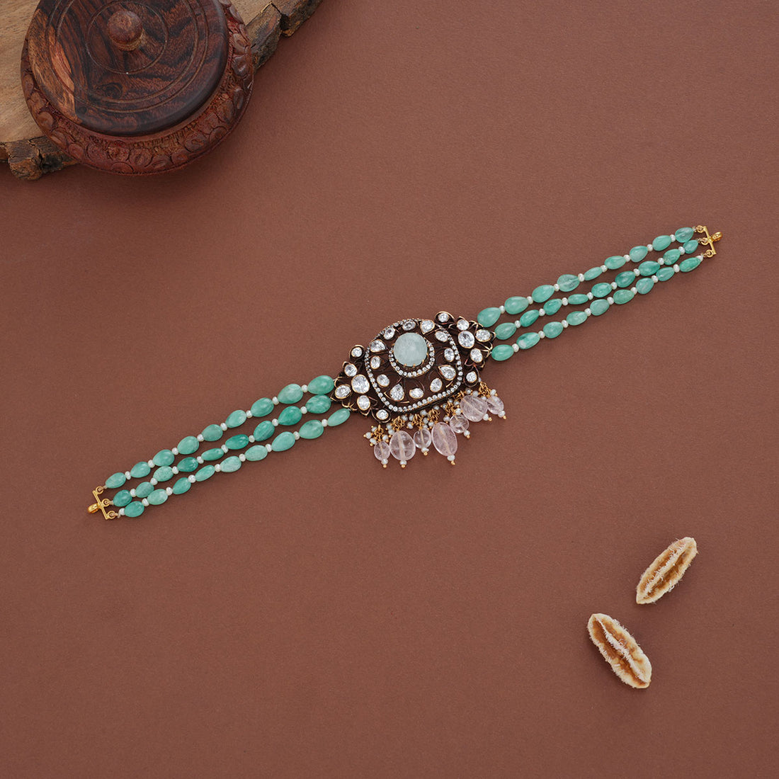 Prayagi Victorian Choker
