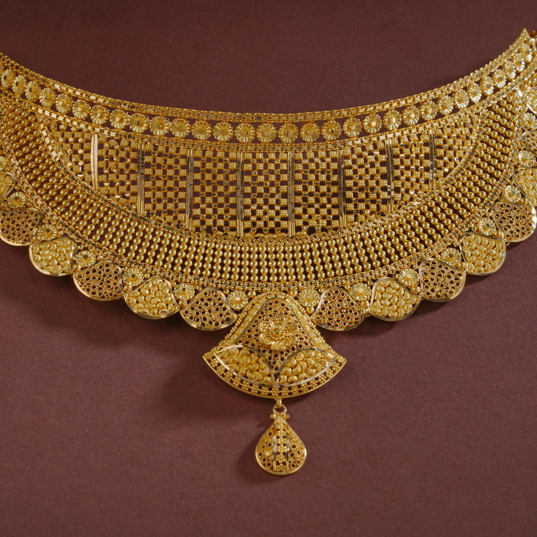 Stylish Gold Choker