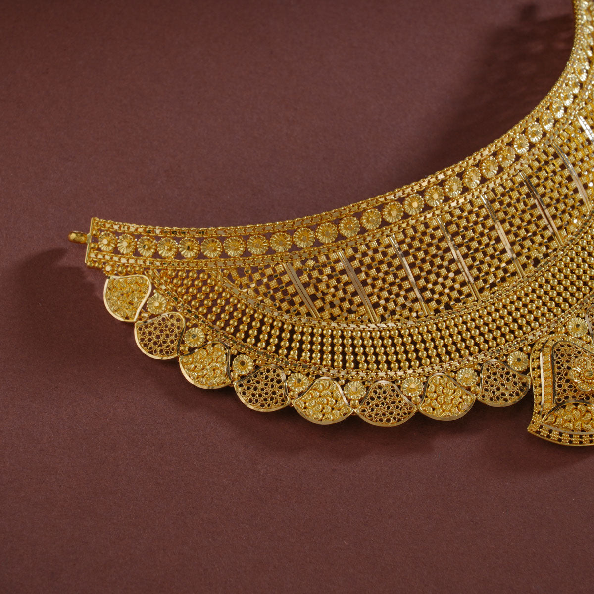 Stylish Gold Choker