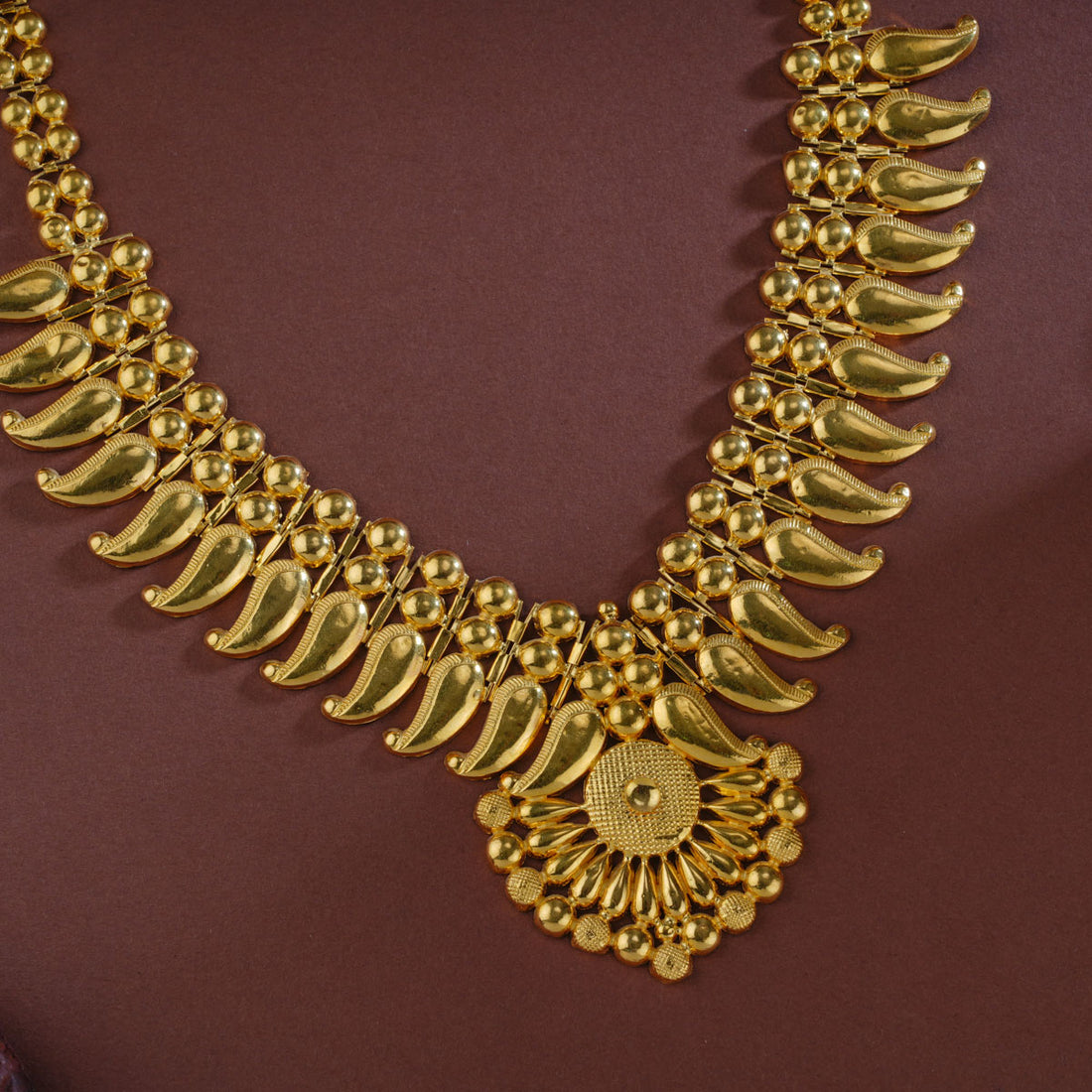 Ahanika Short Necklace