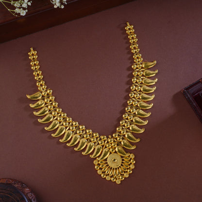 Ahanika Short Necklace