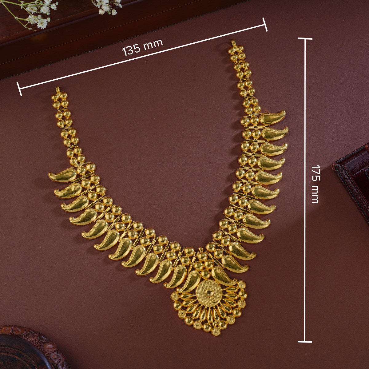 Ahanika Short Necklace