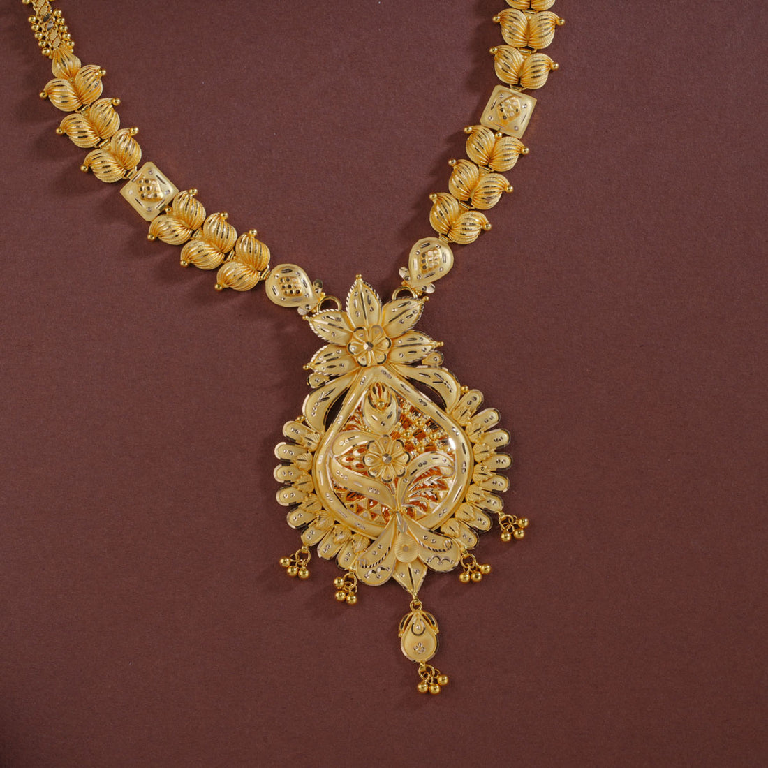 Elegant Gold Necklace