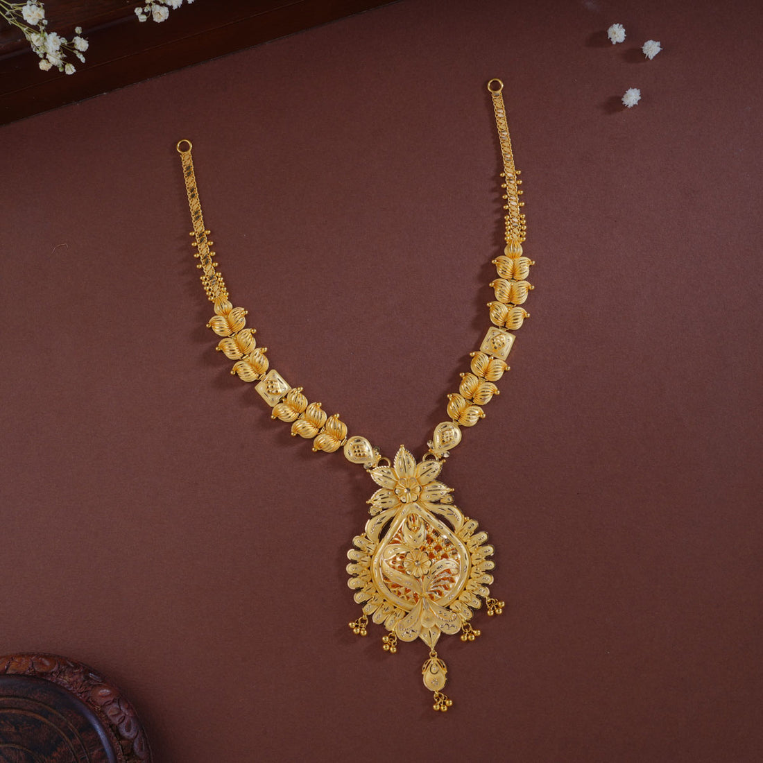 Elegant Gold Necklace